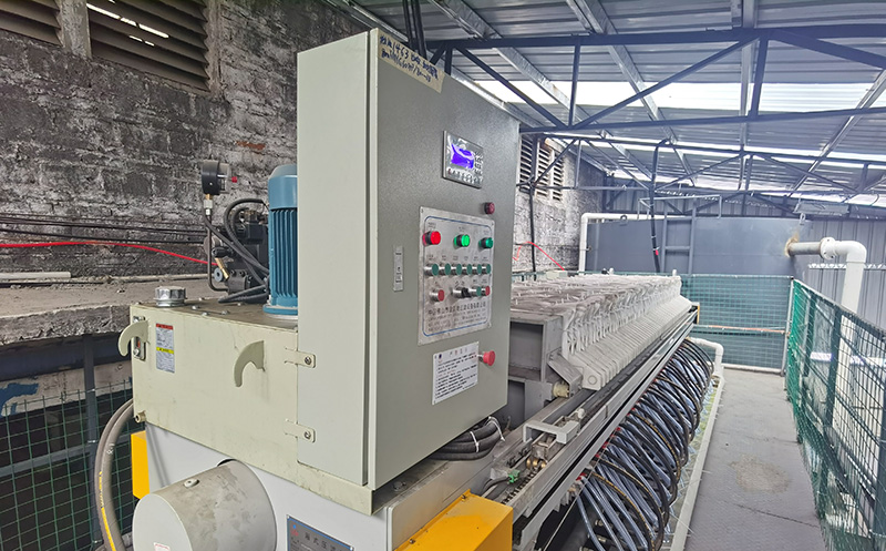 泥漿廂式青青草免费观看视频