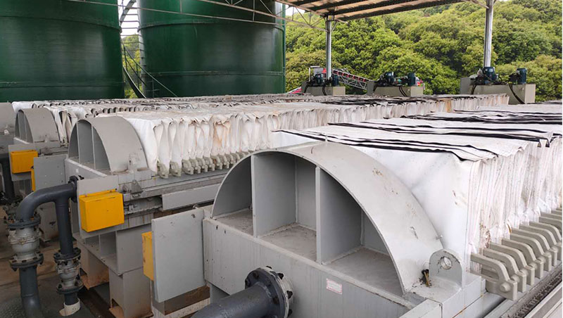 汙泥廂式青青草免费观看视频