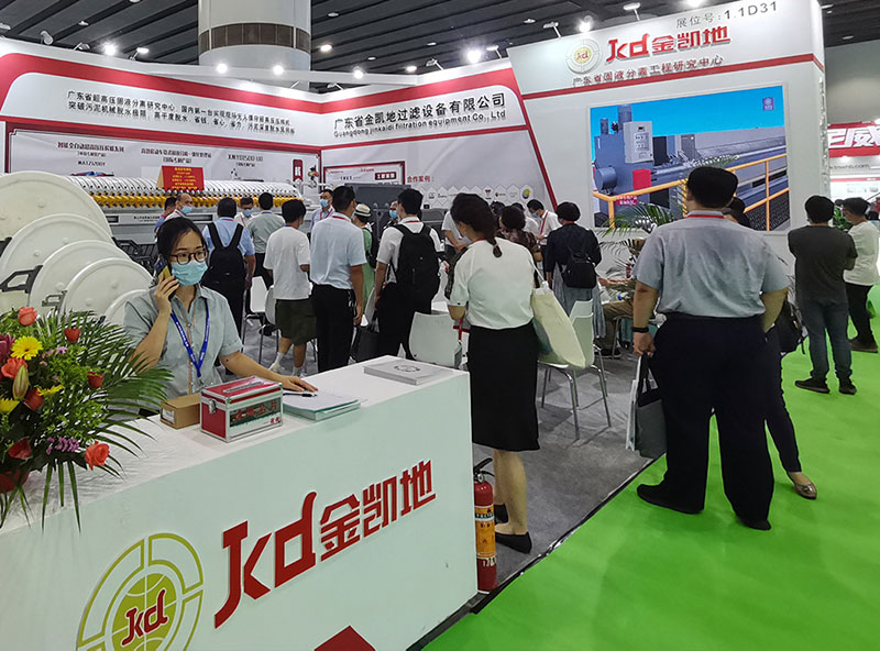 客戶現場谘詢、簽合同