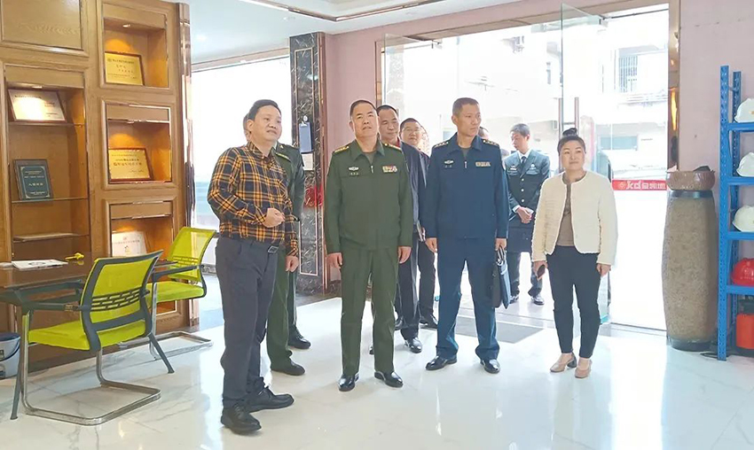 佛山軍分區政委、禪城區委常委領導一行蒞臨青青草精品视频在线調研指導工作